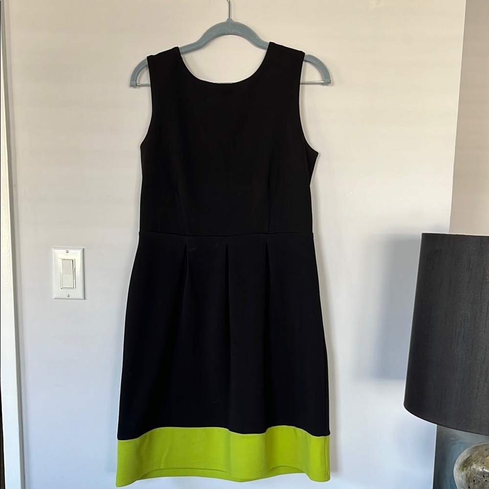 Black and Green Sleeveless Dress